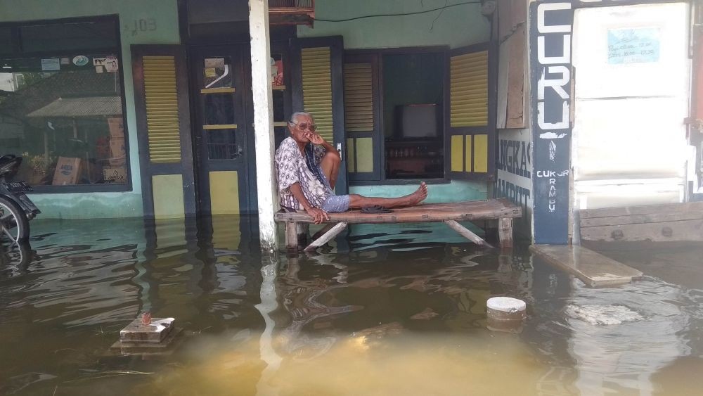 Rendam Rumah, Banjir di Lamongan Juga Memutus Jalan Lintas Kabupaten
