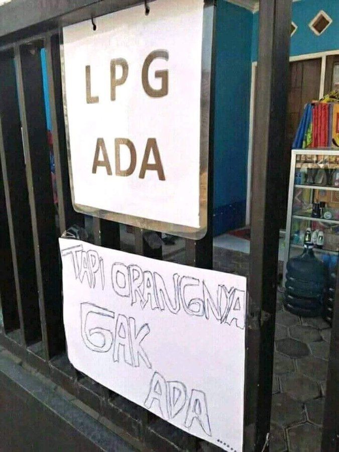 Lihat Lebih Cermat, 10 Tulisan Spanduk Promo Ini Menipu Mata