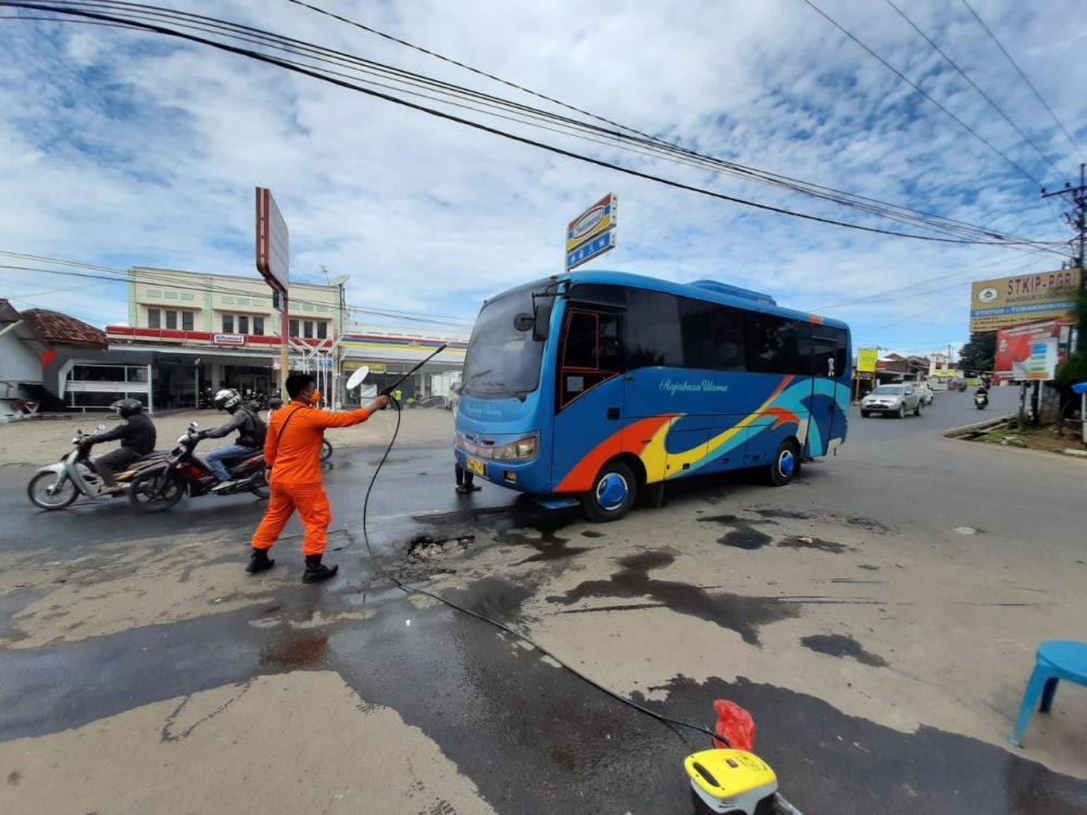 Bawa Penumpang Positif Corona, Satu Bus Dilarikan ke Rumah Sakit