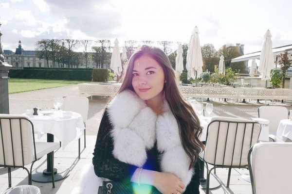 10 Pesona Anisha Isa Pengusaha Muda Yang Disebut Pacar Pangeran Mateen