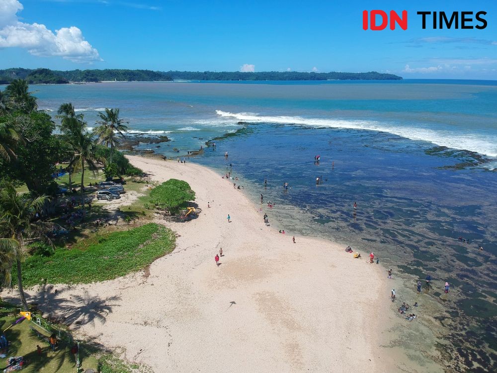 Mengintip Indahnya Pantai Karapyak di Seberang Pulau Nusa Kambangan 