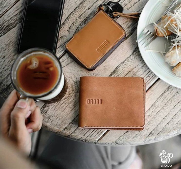 10 Rekomendasi Dompet Kulit Pria Buatan Brand Lokal