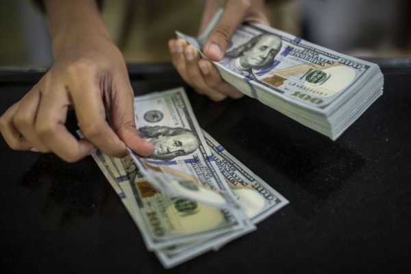 Sesuai Ramalan BI, Dolar AS Menguat Lagi Tumbangkan Rupiah