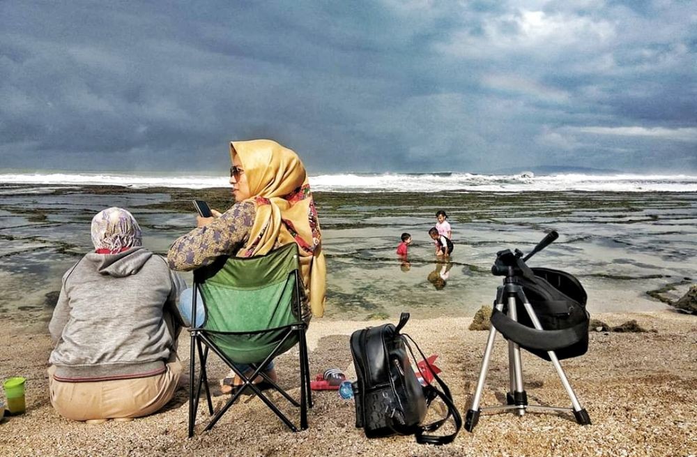 Mengintip Indahnya Pantai Karapyak di Seberang Pulau Nusa Kambangan 