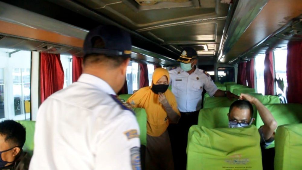 PSBB Jakarta, Jumlah Bus Terminal Harjamukti Cirebon Turun 80 Persen