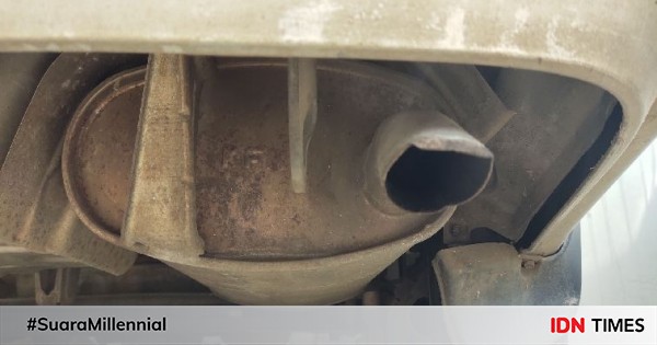 Gak perlu ke bengkel, begini cara mengecek masalah knalpot mobil 