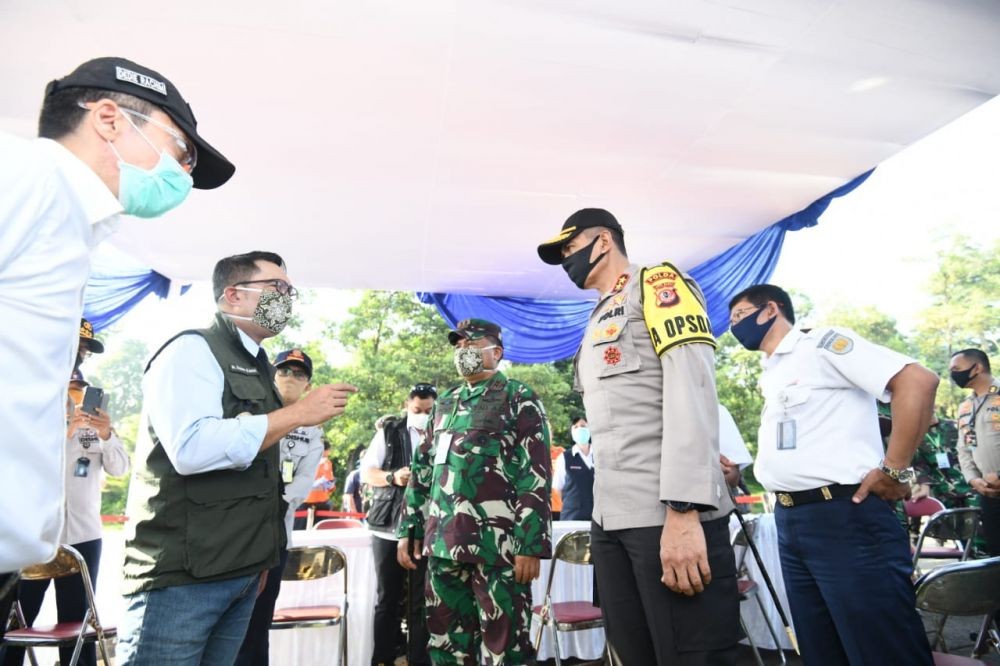 Ridwan Kamil Tinjau PSBB Bodebek Hari Pertama di Kota Bogor 