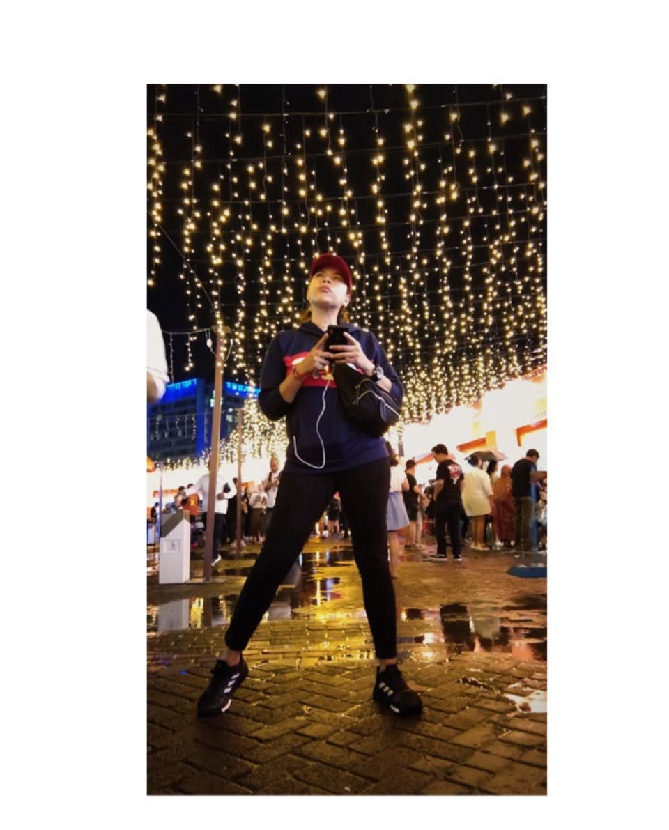 Gaya Fashion Asisten Syahrini, Hits dengan Style Boyish