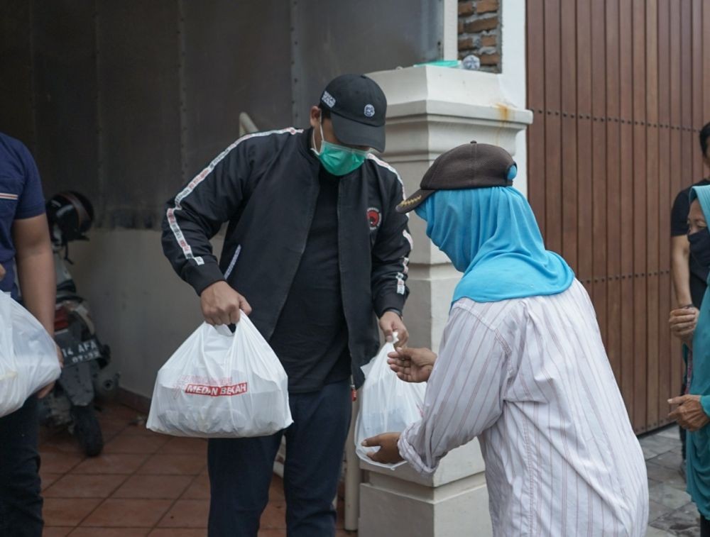 13 Ribu Paket Sembako Menantu Jokowi Sasar Rakyat Miskin Kota Medan