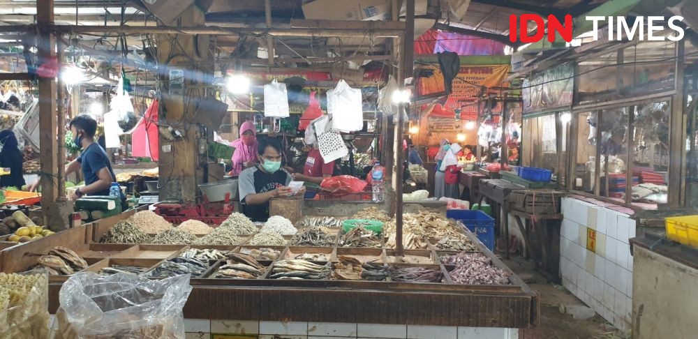 Pengelola Pasar di Palembang Bikin Jalur Masuk dan Keluar Terpisah