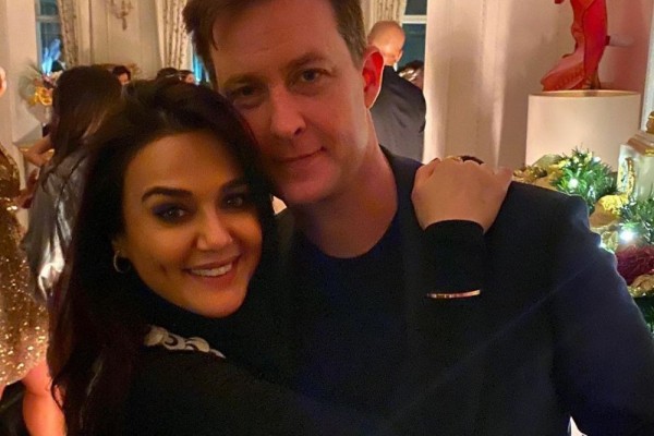 Preity Zinta hingga Priyanka Chopra, 10 Seleb Bollywood Kepincut Bule