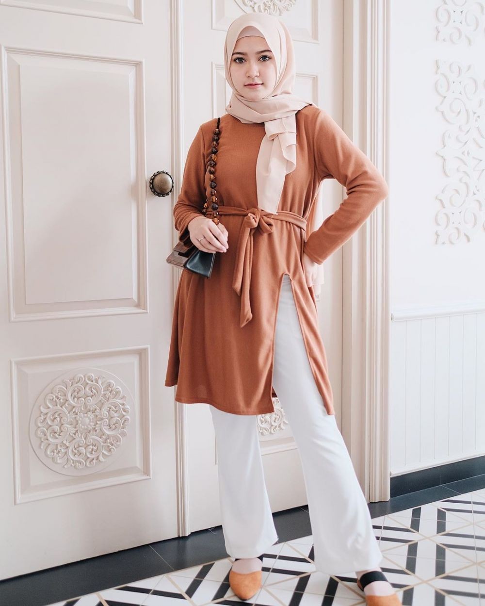 Ootd Kondangan Tunik Putih : 10 Ide Padu Padan Rok Plisket untuk Kamu