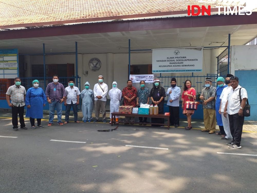 Lawan COVID-19, Keuskupan Agung Semarang Dapat Bantuan Baju Hazmat