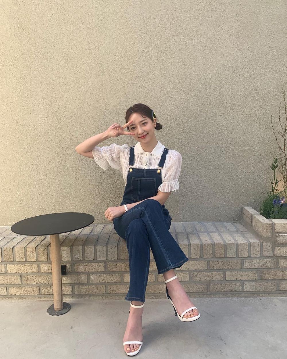 9 Inspirasi OOTD Pyo Ye Jin, Kece buat Ke Kampus & Hangout Sama Teman