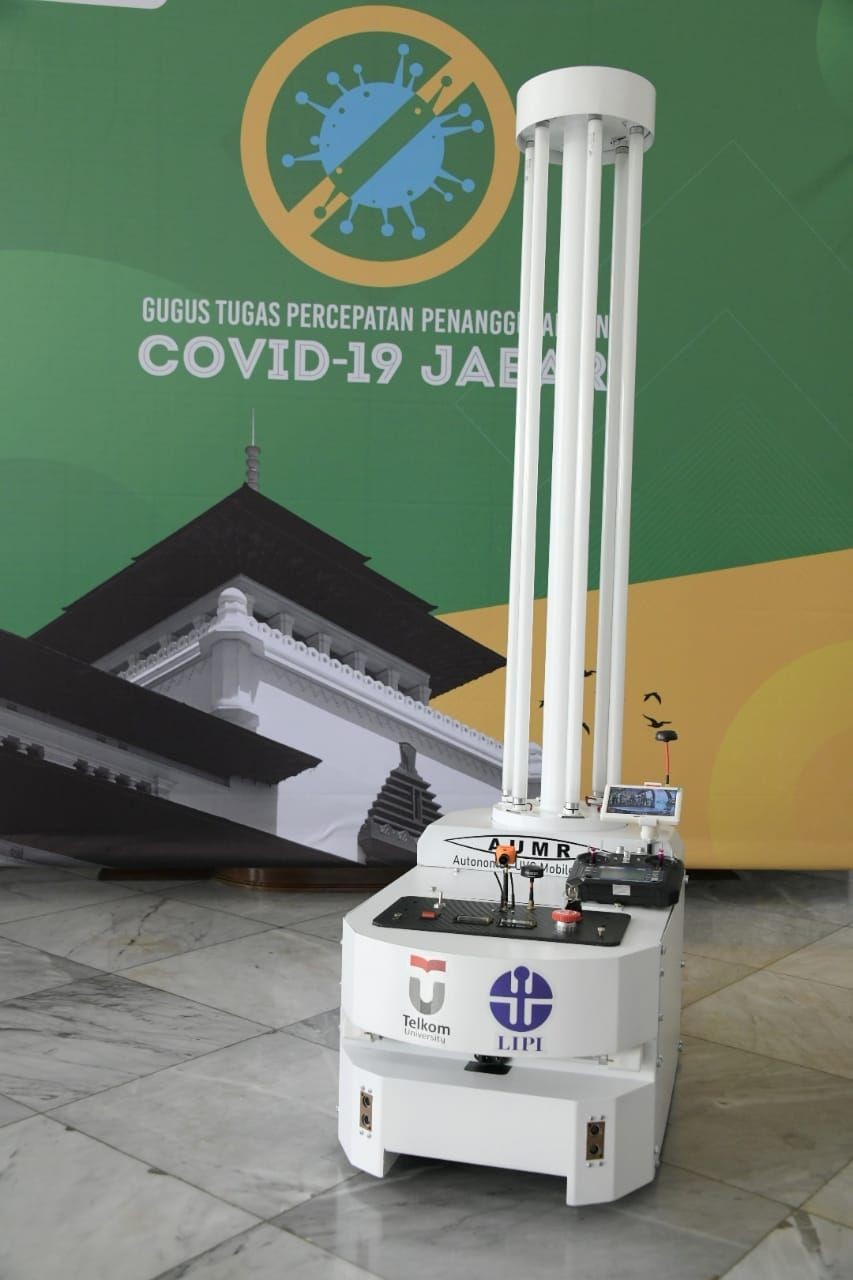 Robot AUMR Inovasi Tel-U Akan Dipakai di RS Rujukan COVID-19 se-Jabar