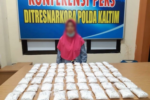 Ditreskoba Polda Kaltim Tangkap Dua IRT, Pengedar 80 Ribu Pil Double L