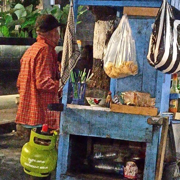 Kisah Kakek Dagang Mi Ayam Keliling Yogyakarta demi Hidupi Keluarga 