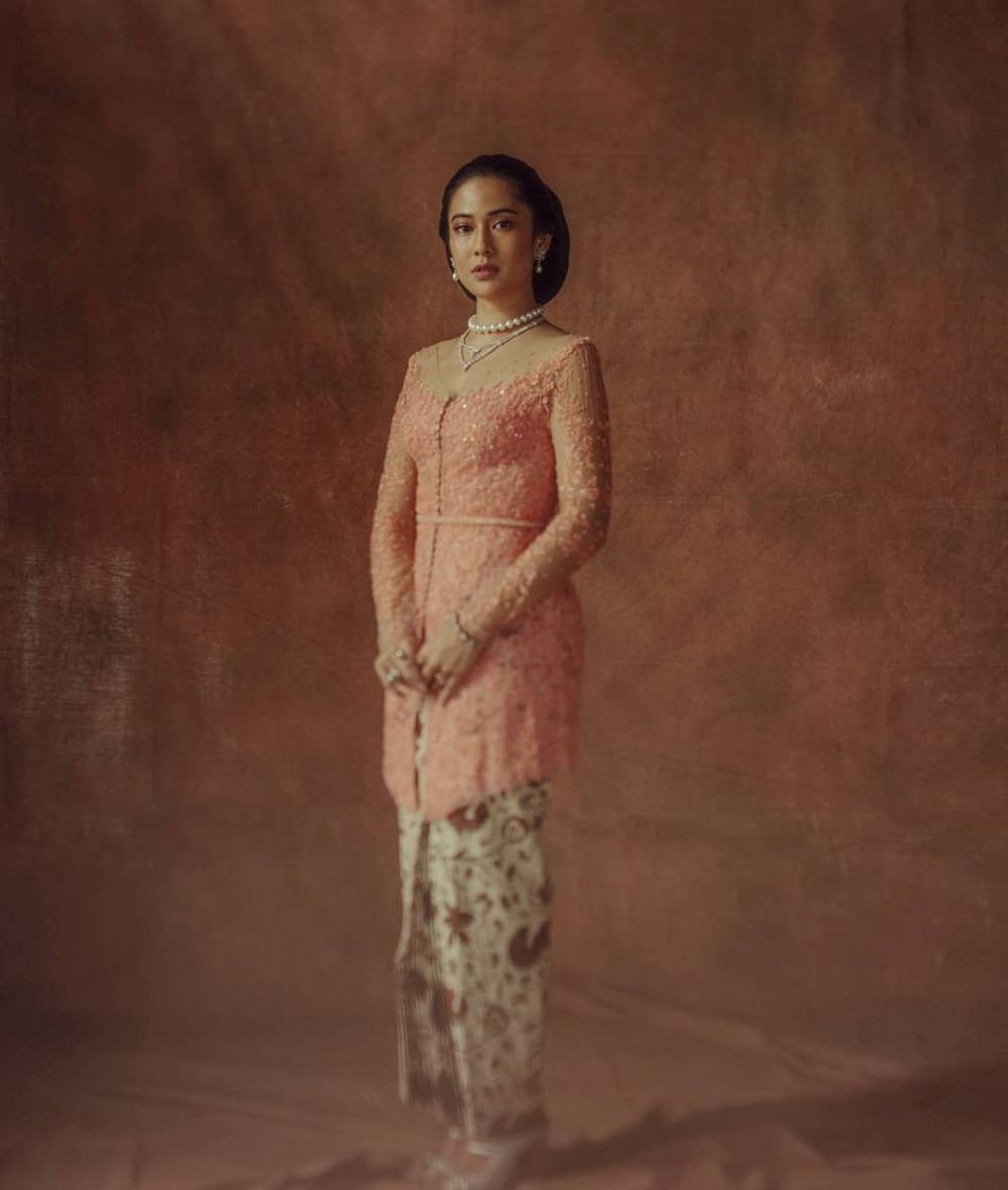 Hari Kartini 9 Potret Menawan Artis  Indonesia dengan Kebaya 