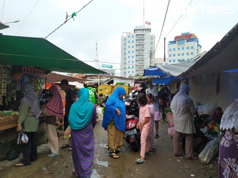 Pengelola Pasar di Palembang Bikin Jalur Masuk dan Keluar Terpisah