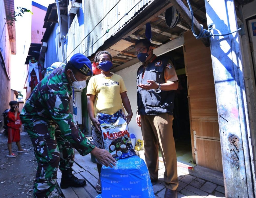 Jelang PSBB Makassar, Paket Sembako untuk Warga Mulai Didistribusikan