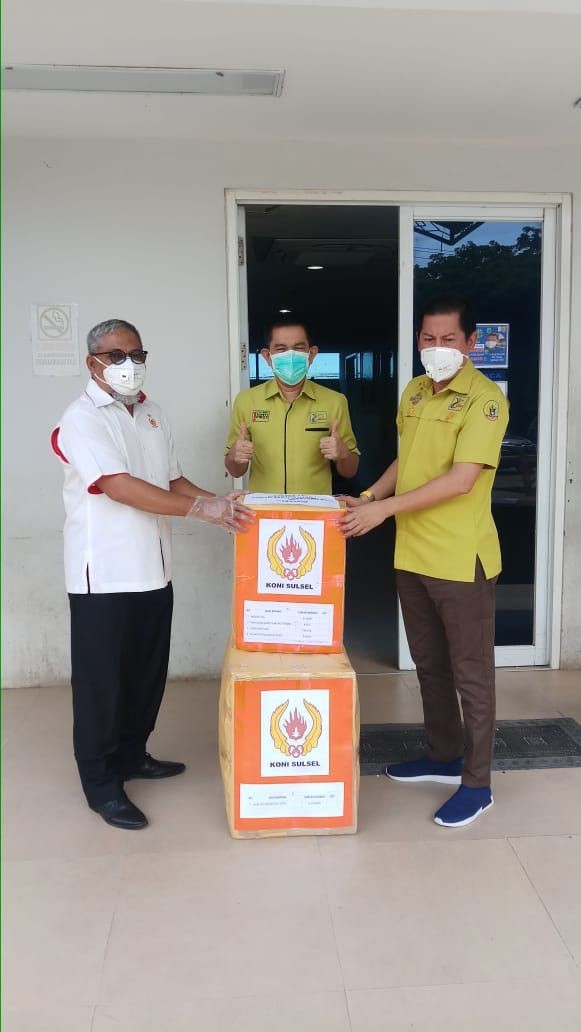Tiga Rumah Sakit di Makassar Dapat Bantuan APD dari KONI Sulsel