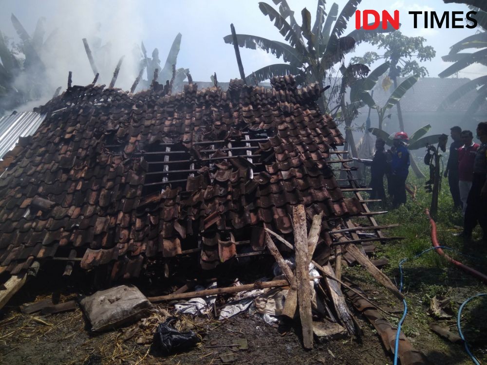 Stres, Pria di Kabupaten Madiun Ini Diduga Membakar Kandang Sapi 