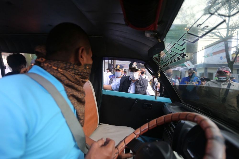 PSBB Bandung, Pemotor yang Berboncengan Datang dari Luar Kota 