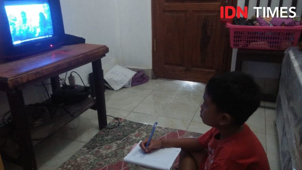 Cerita Pengalaman Orangtua di Bali Soal Belajar Lewat Siaran TV