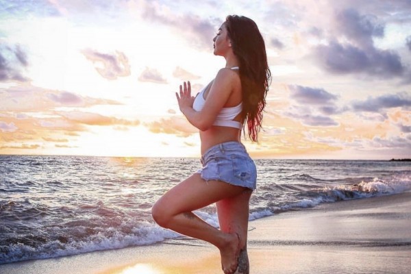Rajin Olahraga, 10 Potret Body Goals ala DJ Siva Aprillia, Bugar Abis!