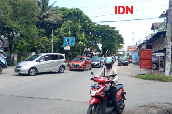 Sepekan PSBB di Makassar: Warga Ibadah Berjemaah hingga Balapan Liar