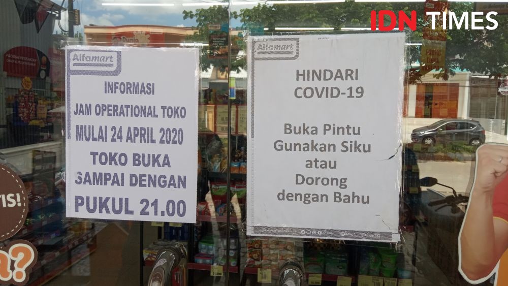 Langgar Aturan PSBB, Satpol PP Tutup Paksa Minimarket di Cimahi