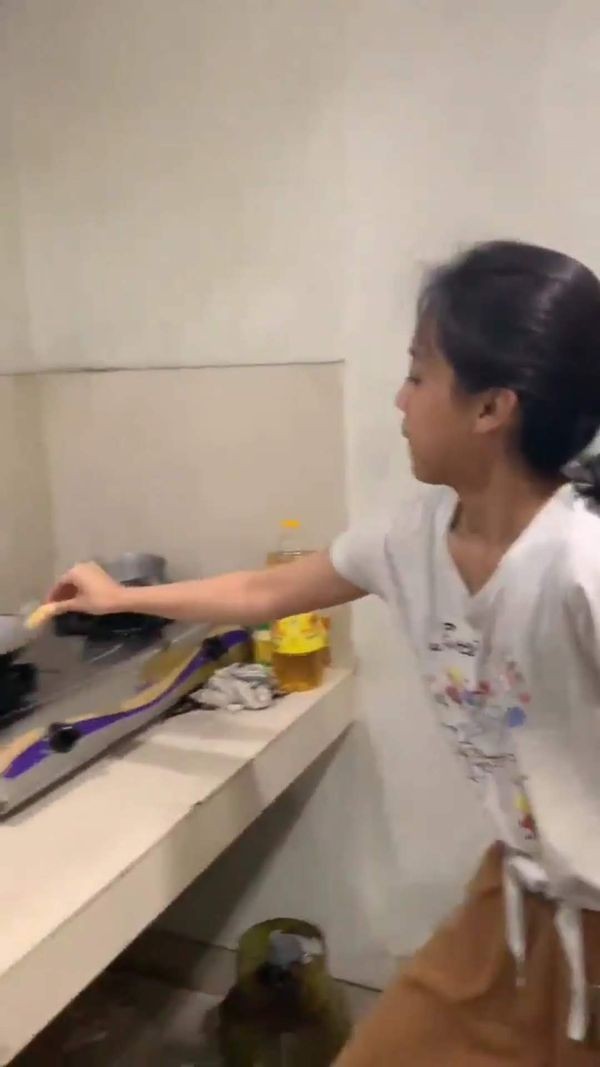 Sisca JKT48 Bikin Tutorial Masak, Netizen Salah Fokus Sama Ekspresinya