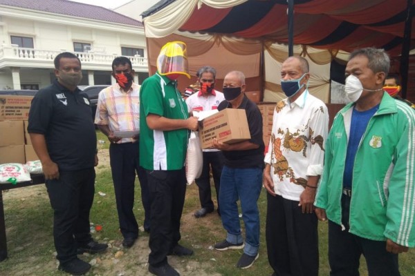 Akhiri Rangkaian HUT ke-70, PSMS Beri Bantuan untuk Para Legenda
