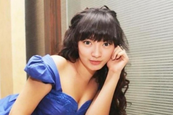 10 Gaya Kece Liburan Zaskia Gotik Keliling Dunia, Cetar Banget