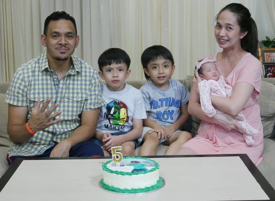 Dikaruniai Tiga Anak, Ini 10 Foto Harmonisnya Keluarga Verlita Evelyn