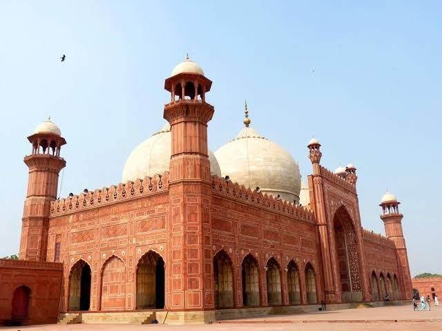10 Masjid  dengan Warna  Paling Cantik di Dunia Keren Banget 