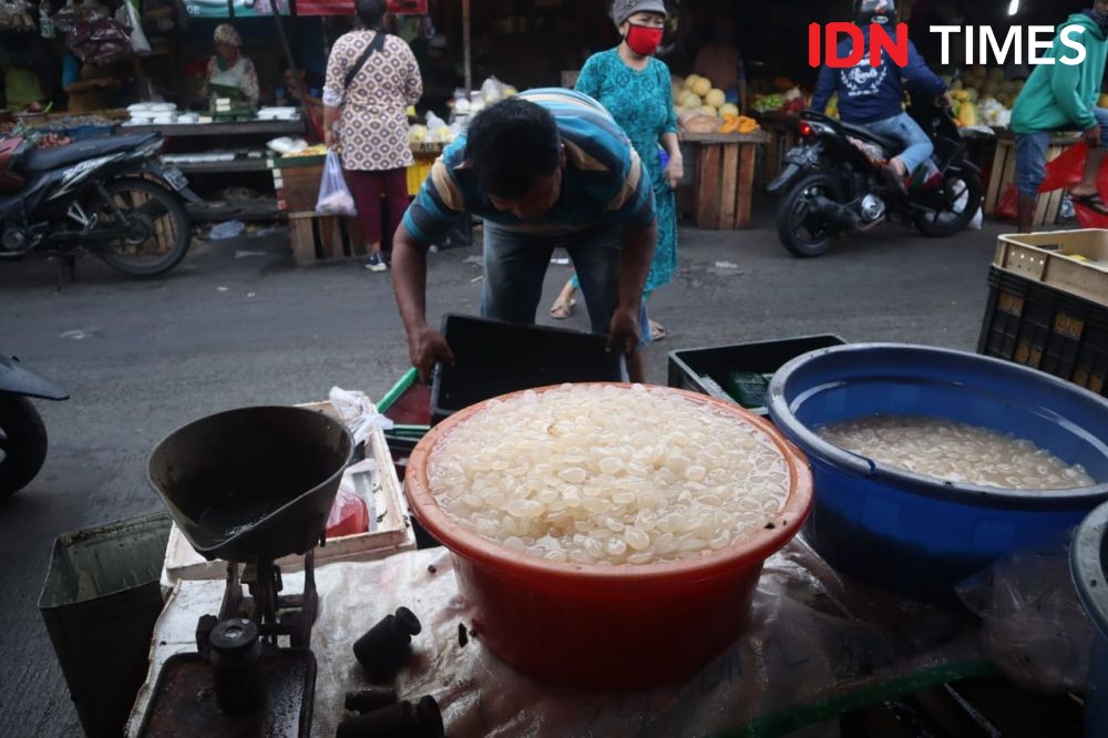 Pasar Salatiga Terapkan Physical Distancing Agar Ekonomi Tak Lumpuh