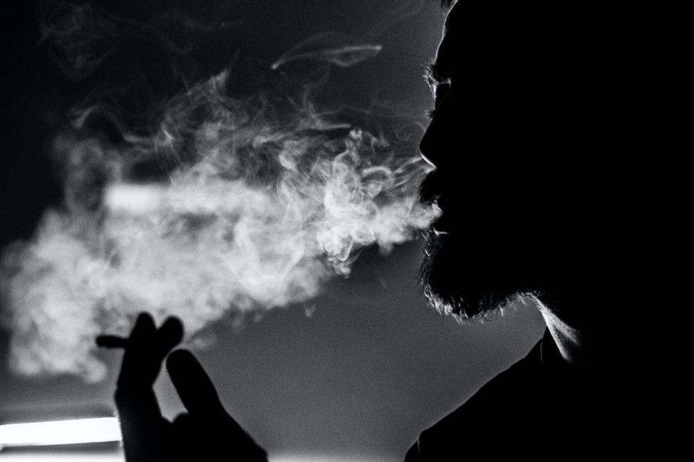 Ngudud di Masa Wabah: Fakta-fakta tentang Merokok dan Virus Corona 