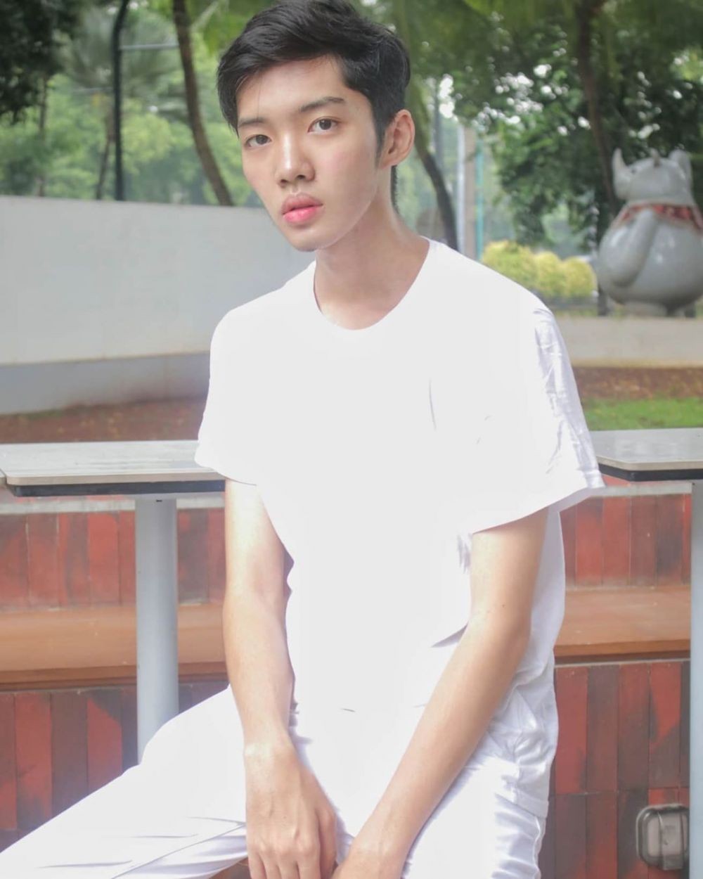 Pesonanya Bak Idola KPop, 10 Potret Selebgram Hits Geraldy Tan