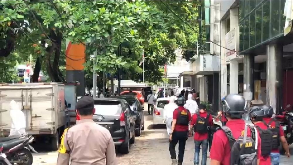 Pelanggar PSBB di Makassar Digunduli, Motor Disita Tiga Bulan
