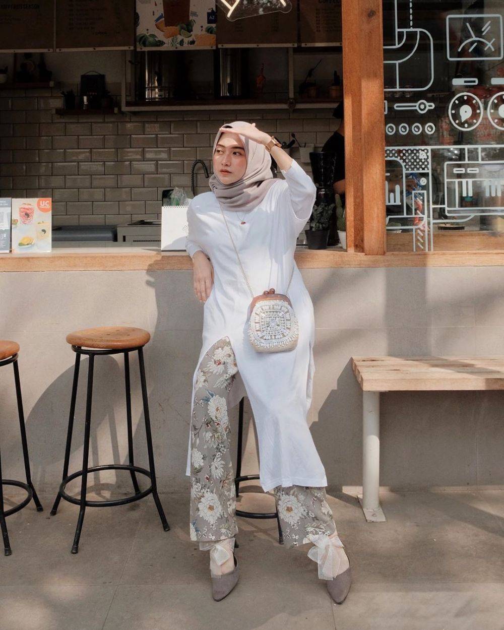 10 Model Celana Yang Pas Dikenakan Bersama Tunik, Hijabers Wajib Tahu!