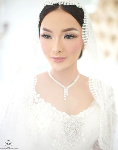 10 Potret Paripurna Zaskia Gotik dengan Gaun Pengantin, Anggun Banget!