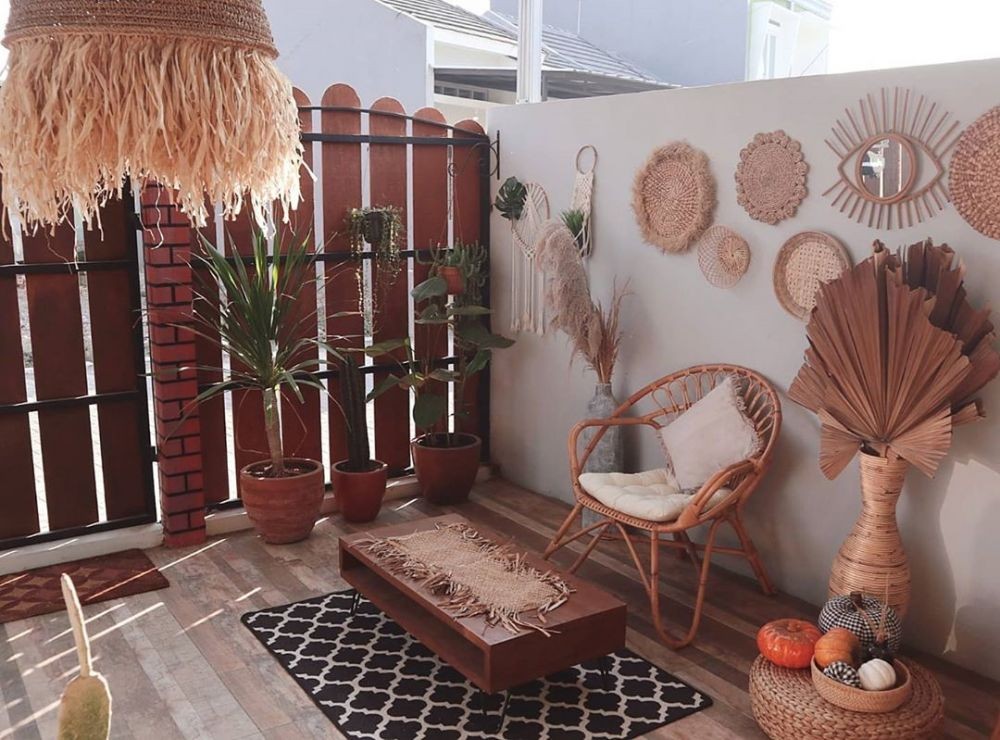 Ide Rumah Bertema Rustic dengan LB 30m Persegi, Ada Ruang Tamu Outdoor