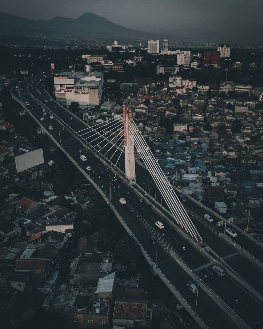 9 Jembatan di Indonesia yang Terkenal Angker, Kamu Pernah Mengalami?