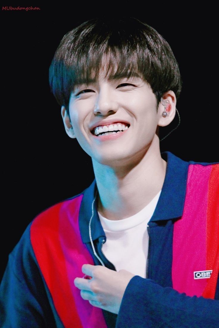 Ultah ke-26, 10 Momen Manis nan Memikat WONPIL DAY6 Saat Tersenyum