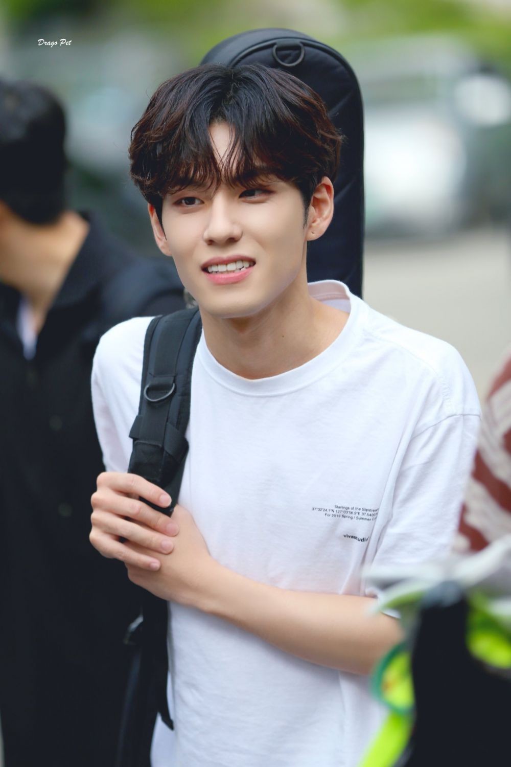 Ultah ke-26, 10 Momen Manis nan Memikat WONPIL DAY6 Saat Tersenyum