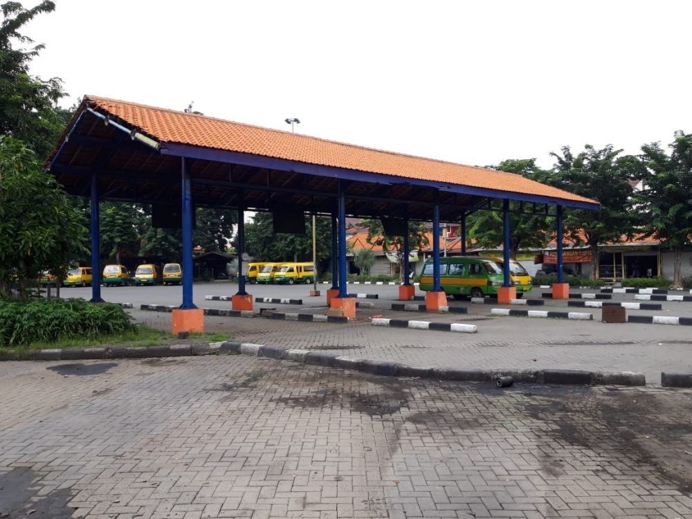 Terminal Purabaya 'Mati Suri' pada Hari Pertama PSBB Surabaya Raya