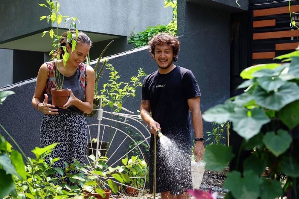 10 Artis Indonesia yang Habiskan Waktu #DiRumahAja dengan Berkebun