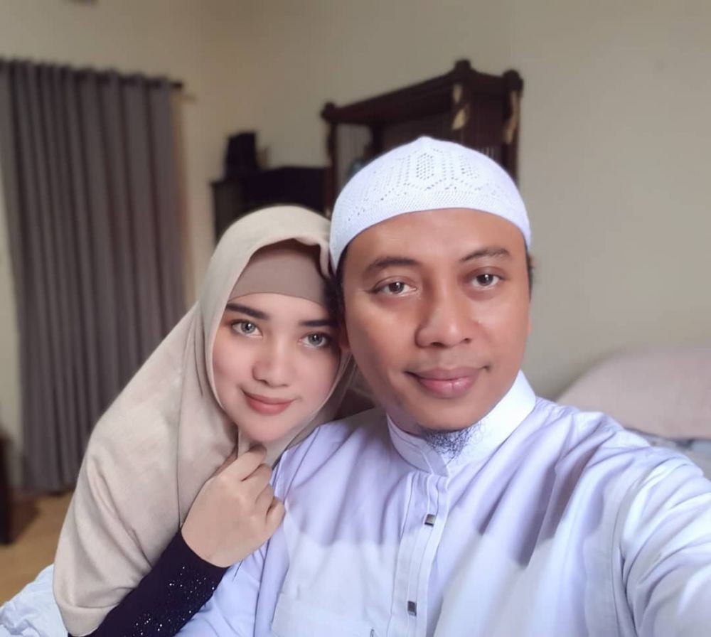 Selalu Mesra, 10 Foto Opick dan Bebi Silvana Istri Ketiganya