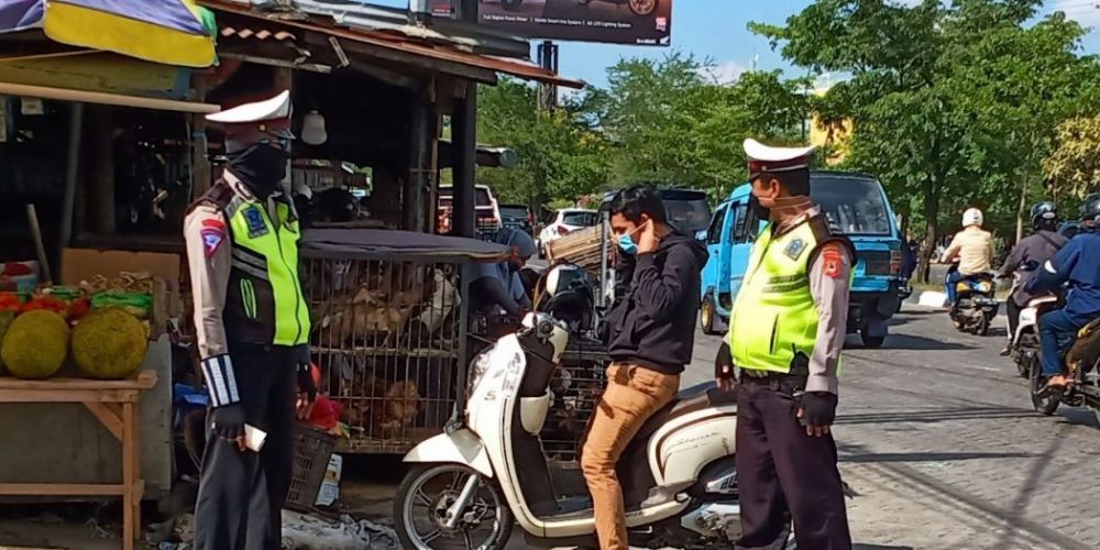 Pelanggar PSBB di Makassar Digunduli, Motor Disita Tiga Bulan